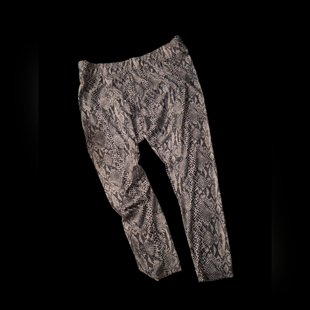 NWOT SERENA WILLIAMS LEGGINGS   🖤🤍🤎 - Picture 1 of 8